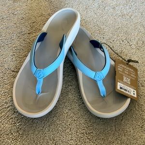 NWT Olukai Sandals size 8